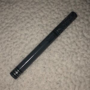 Kat Von D Woolf color